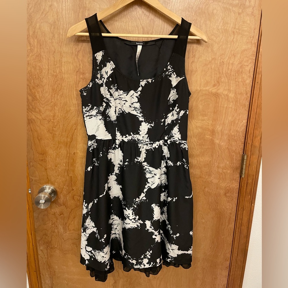 Kensie Black and White Sleeveless Fit-and-Flare Dress
